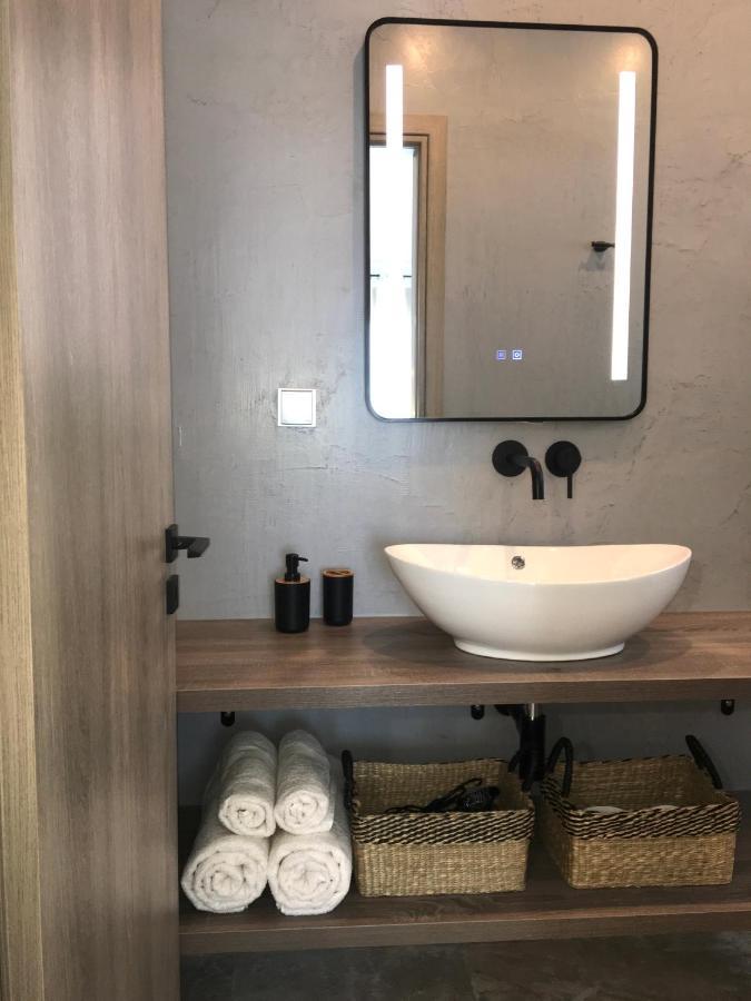 Anastasia Luxury Suites 2 トロン エクステリア 写真